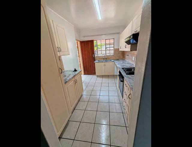 3 BEDROOM TOWNHOUSE FOR SALE IN DORANDIA
